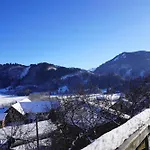 Bergzeit Auf 1000 M Hoehe Mit Balkon, Parkplatz, Wlan, Kueche アパート *